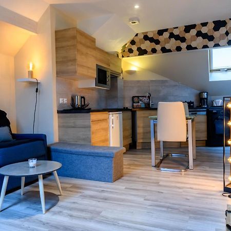 Au bord du lac d’Annecy, logement type Loft, dans résidence avec plage et ponton privée Duingt Esterno foto