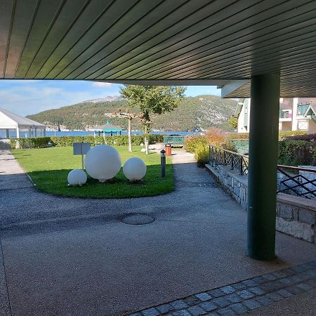 Au bord du lac d’Annecy, logement type Loft, dans résidence avec plage et ponton privée Duingt Esterno foto