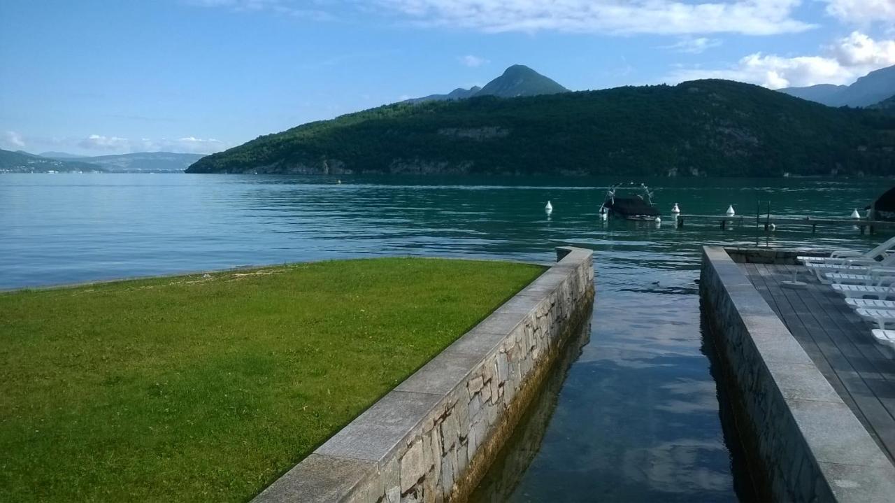 Au bord du lac d’Annecy, logement type Loft, dans résidence avec plage et ponton privée Duingt Esterno foto