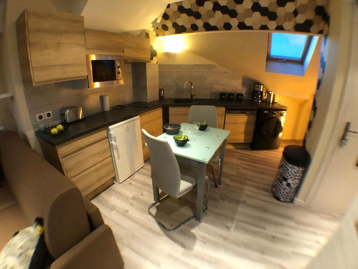 Au bord du lac d’Annecy, logement type Loft, dans résidence avec plage et ponton privée Duingt Esterno foto