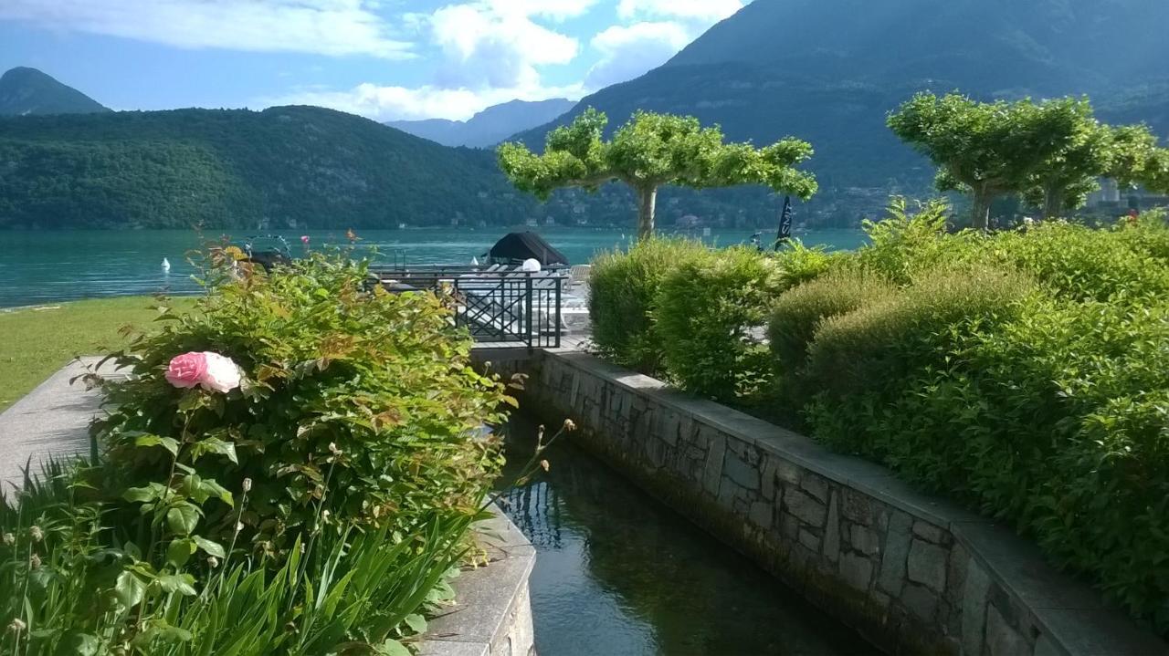 Au bord du lac d’Annecy, logement type Loft, dans résidence avec plage et ponton privée Duingt Esterno foto