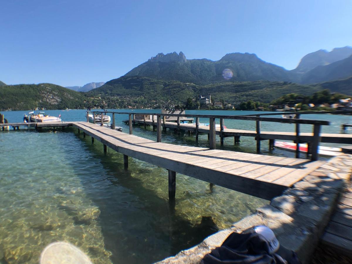 Au bord du lac d’Annecy, logement type Loft, dans résidence avec plage et ponton privée Duingt Esterno foto