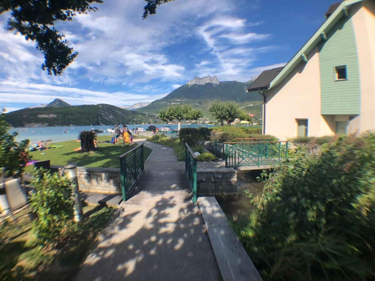 Au bord du lac d’Annecy, logement type Loft, dans résidence avec plage et ponton privée Duingt Esterno foto