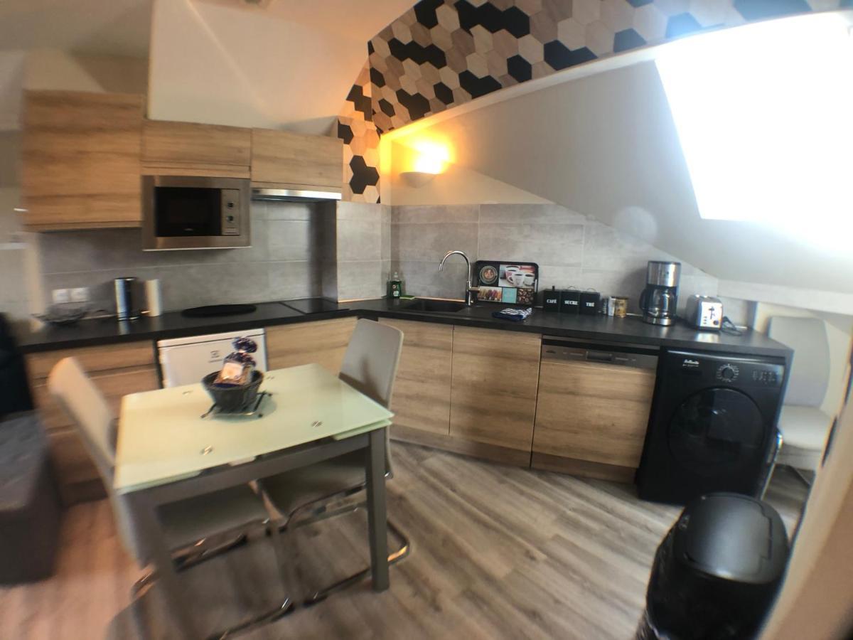 Au bord du lac d’Annecy, logement type Loft, dans résidence avec plage et ponton privée Duingt Esterno foto