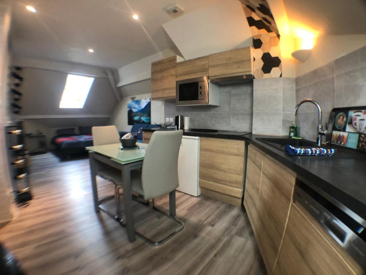 Au bord du lac d’Annecy, logement type Loft, dans résidence avec plage et ponton privée Duingt Esterno foto