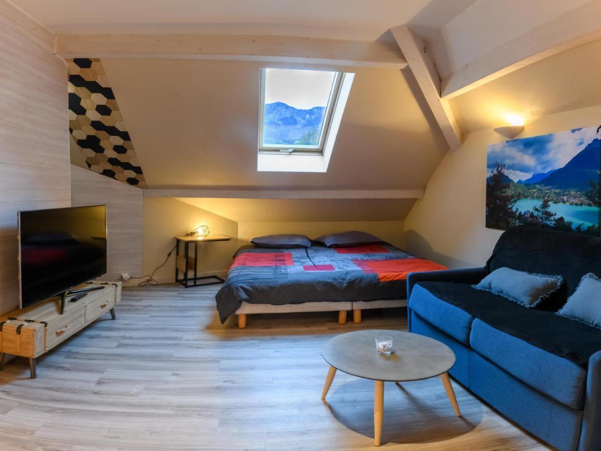 Au bord du lac d’Annecy, logement type Loft, dans résidence avec plage et ponton privée Duingt Esterno foto