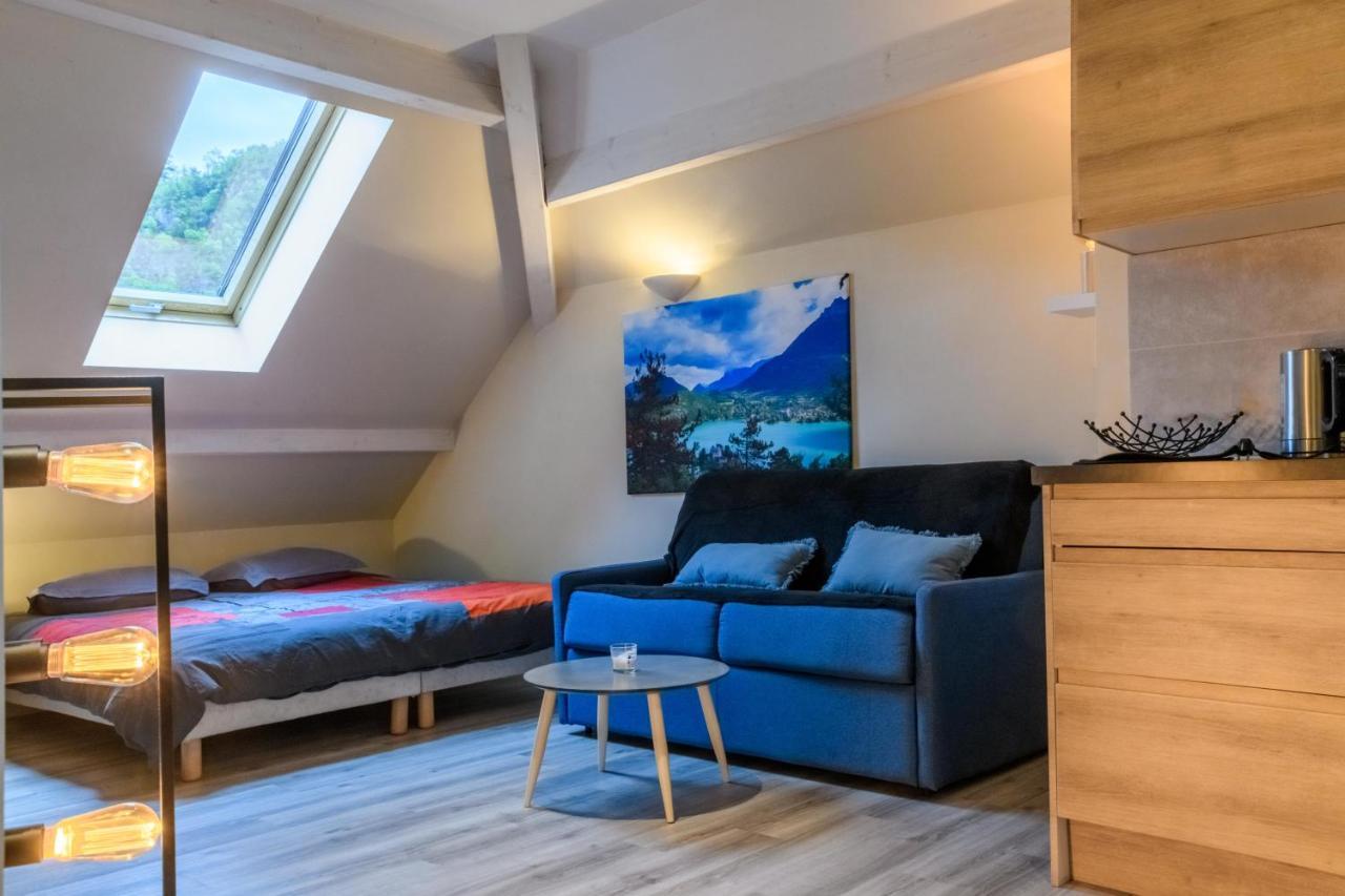 Au bord du lac d’Annecy, logement type Loft, dans résidence avec plage et ponton privée Duingt Esterno foto