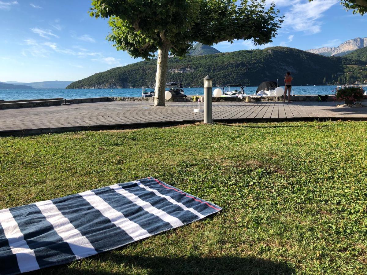 Au bord du lac d’Annecy, logement type Loft, dans résidence avec plage et ponton privée Duingt Esterno foto