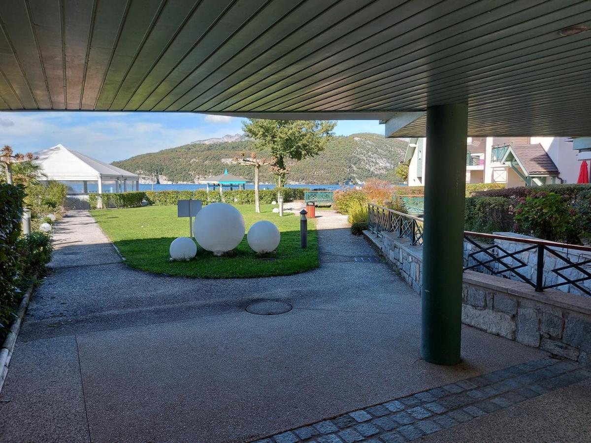 Au bord du lac d’Annecy, logement type Loft, dans résidence avec plage et ponton privée Duingt Esterno foto