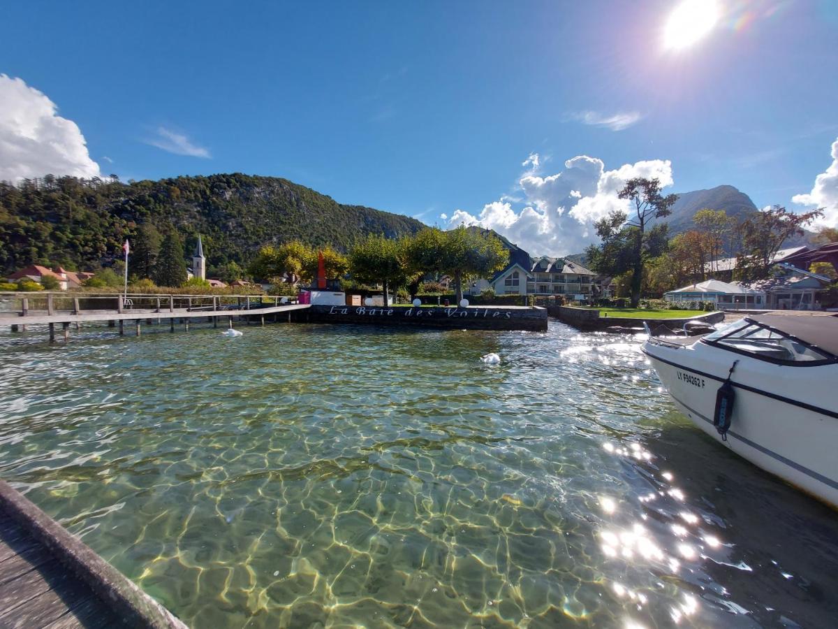 Au bord du lac d’Annecy, logement type Loft, dans résidence avec plage et ponton privée Duingt Esterno foto