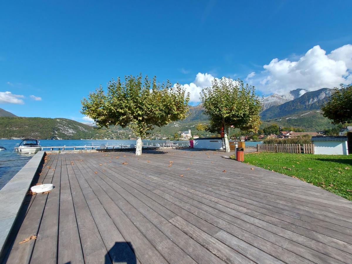 Au bord du lac d’Annecy, logement type Loft, dans résidence avec plage et ponton privée Duingt Esterno foto