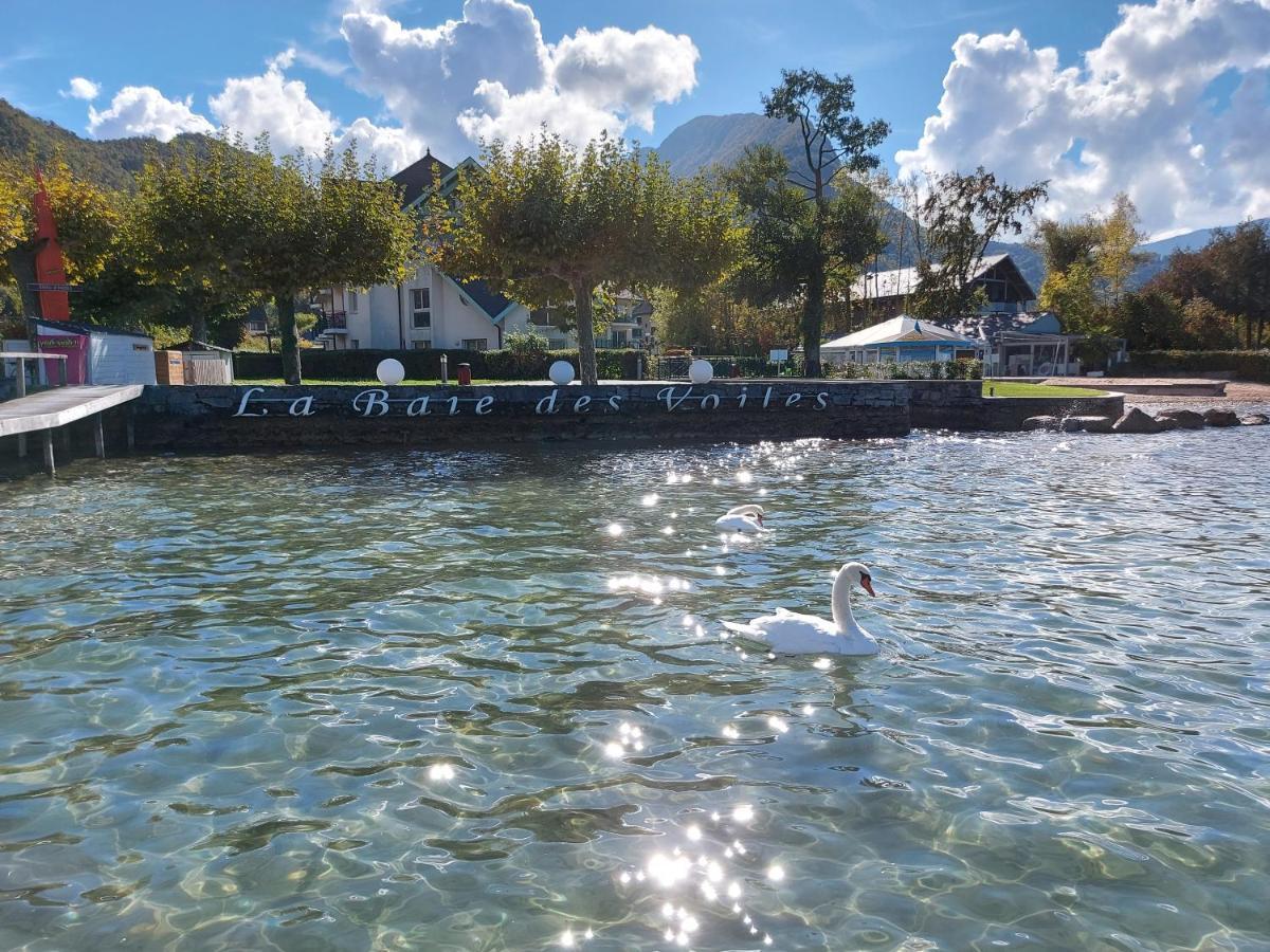 Au bord du lac d’Annecy, logement type Loft, dans résidence avec plage et ponton privée Duingt Esterno foto